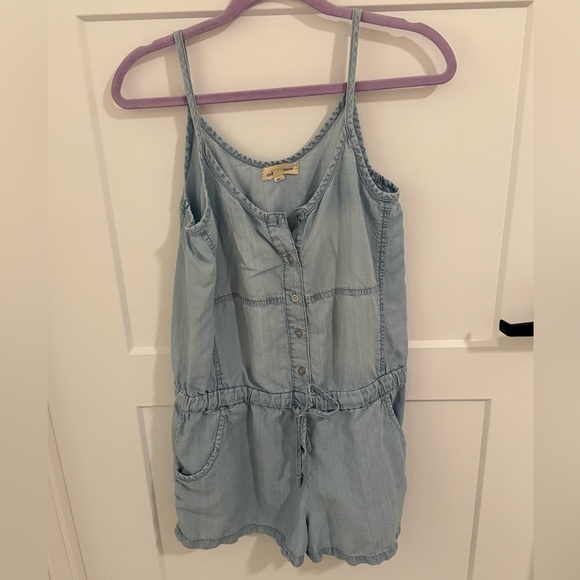 cloth & stone Pants - Cloth & Stone Chambray Romper Size M Blue Tencel Button Front Sleeveless Shorts